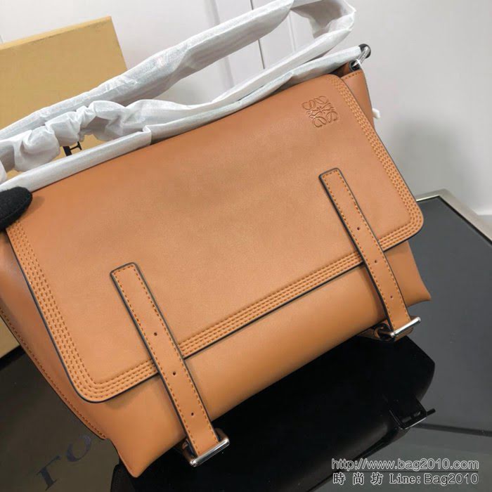 LOEWE羅意威 專櫃同步 Military Messenger 經典百搭信使包 男女同款 0168  jdl1140